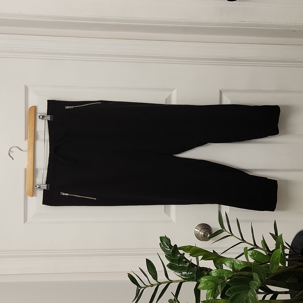 7/$30 One by chapter one Black pants size large